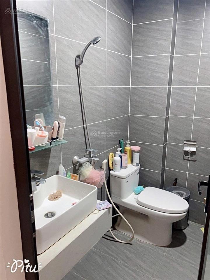 Cho thuê cả nhà ngõ 82 phố đào tấn, ba đình , hà nội,dt 36m x 6 tầng,thang máy,giá 30tr/tháng