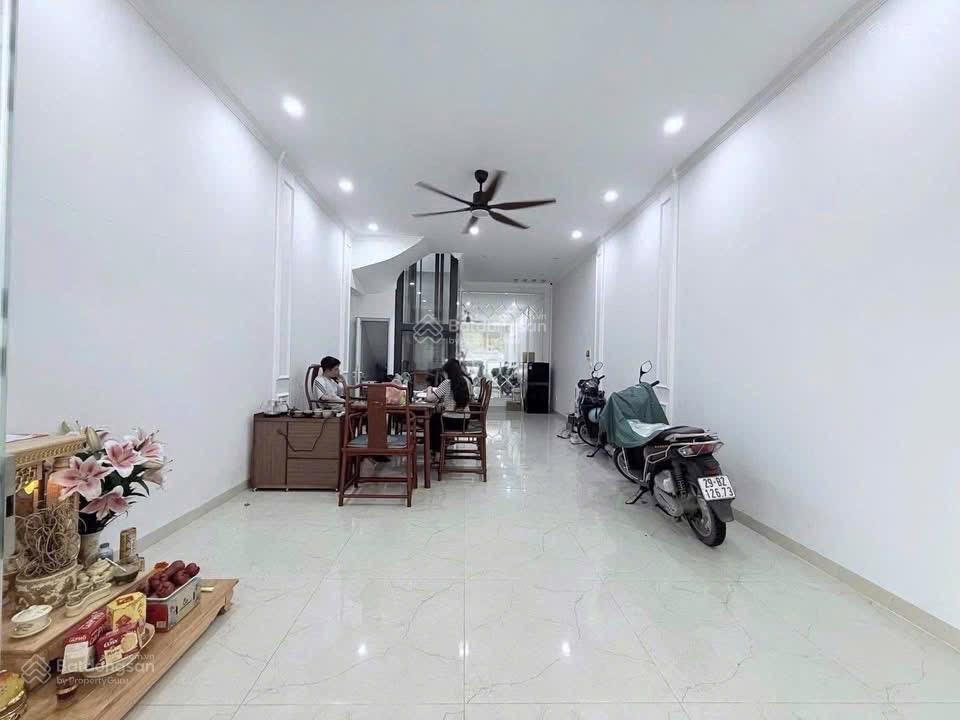 Cần cho thuê tòa nhà phân lô trần quốc hoàn,cầu giấy,hà nội, dt 52m x 6 tầng,tm, giá 34tr/tháng