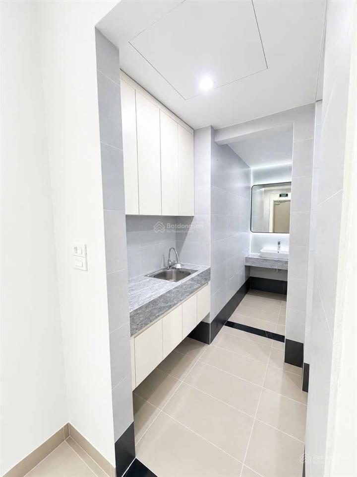 Cho thuê cả tòa vp phố trung phụng,đống đa,dt 200m2 x 8 tầng + hầm,tm, giá 200tr/th,tòa mới tinh