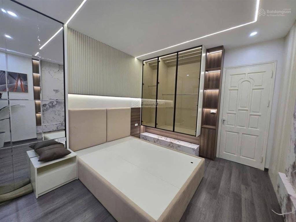 Cho thuê cả nhà ngõ 158 phố ngọc hà,đống đa,hà nội,dt 30m2 x 6 tầng,ngõ 3 gác,giá 14,5tr/tháng