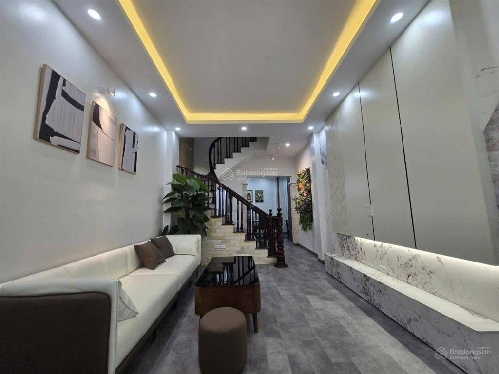 Cho thuê cả nhà ngõ 158 phố ngọc hà,đống đa,hà nội,dt 30m2 x 6 tầng,ngõ 3 gác,giá 14,5tr/tháng