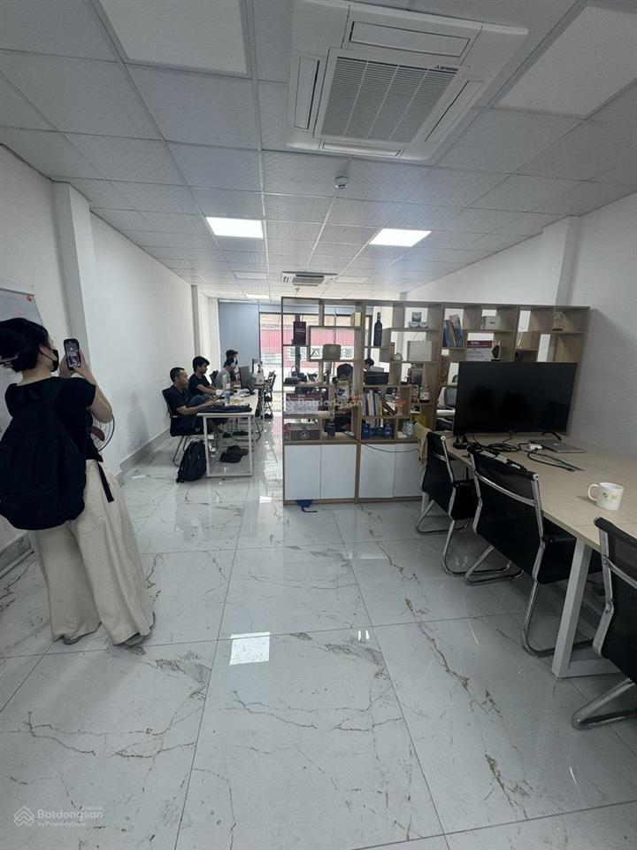 Cho thuê văn phòng phố hoàng cầu, đống đa, hà nội, dt 55m², thông sàn, giá 11tr/tháng