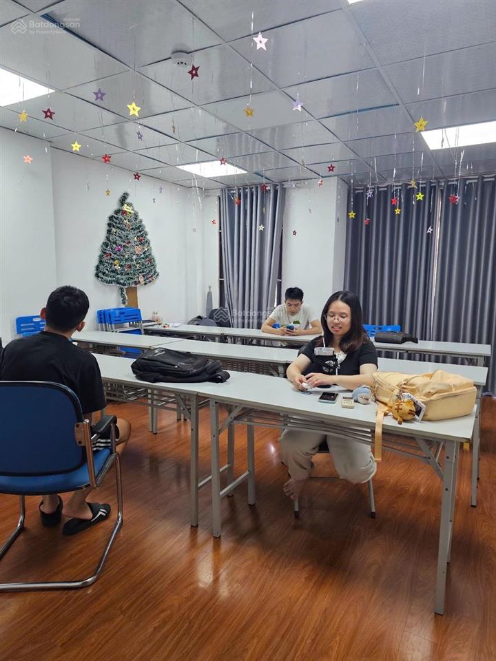 Cho thuê cả tòa nhà vp ngõ đội cấn, ba đình, hà nội, dt 65m2 x 6 tầng, tm, giá 35tr/tháng, mới keng