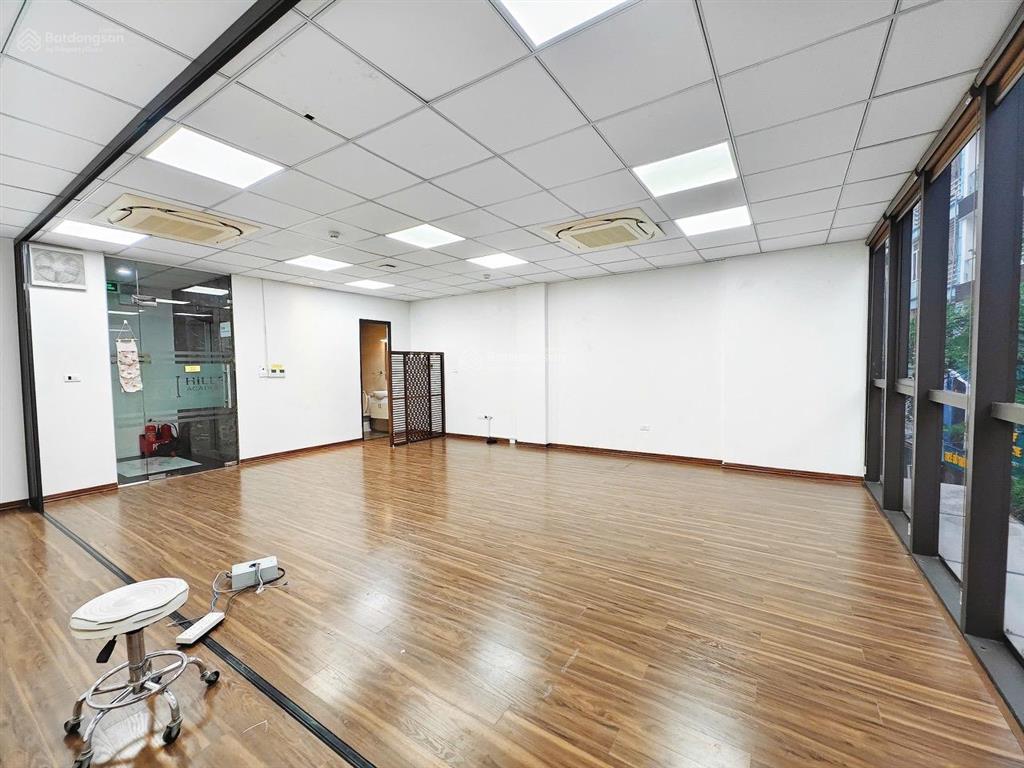 Cho thuê văn phòng phố dương khuê, mai dịch, hà nội, dtsd 60m2, thông sàn, giá 12tr/tháng, mới tinh