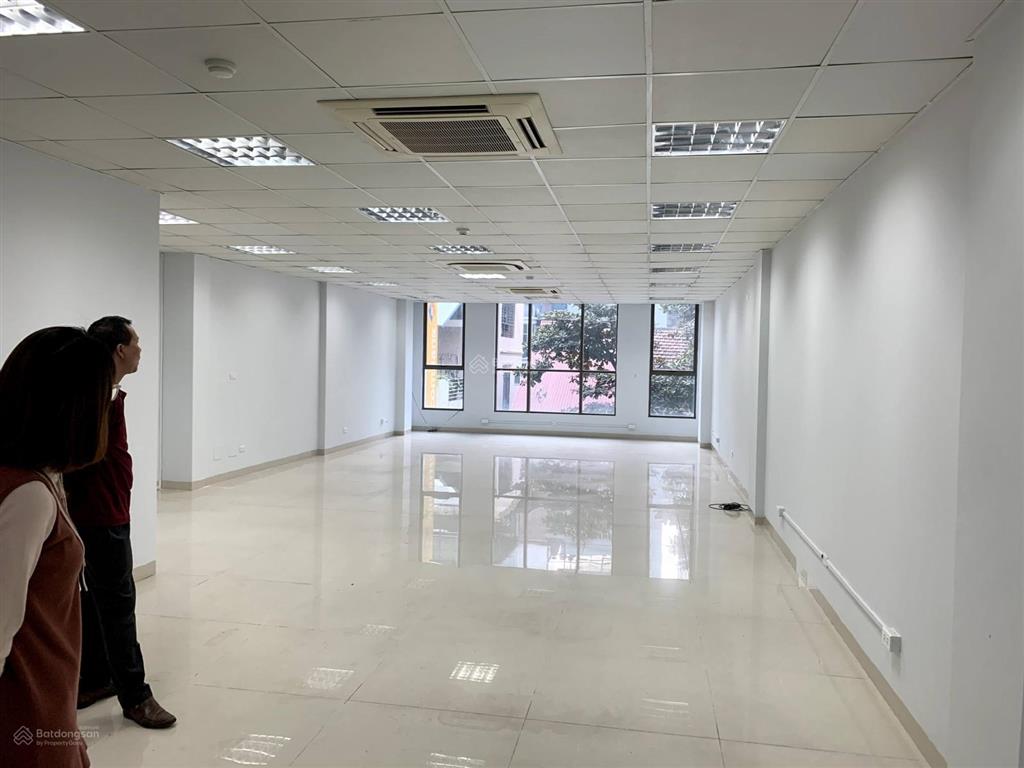 Cho thuê văn phòng phố bùi thị xuân, hai bà trưng, hà nội, dstd 125m2, sàn thông, giá 30tr/tháng