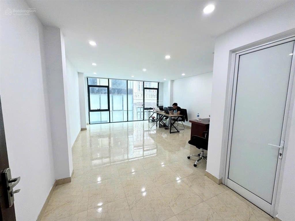 Cho thuê văn phòng phố trung kính, cầu giấy, hà nội, dtsd 45m2, thông sàn, giá 8,5tr/tháng