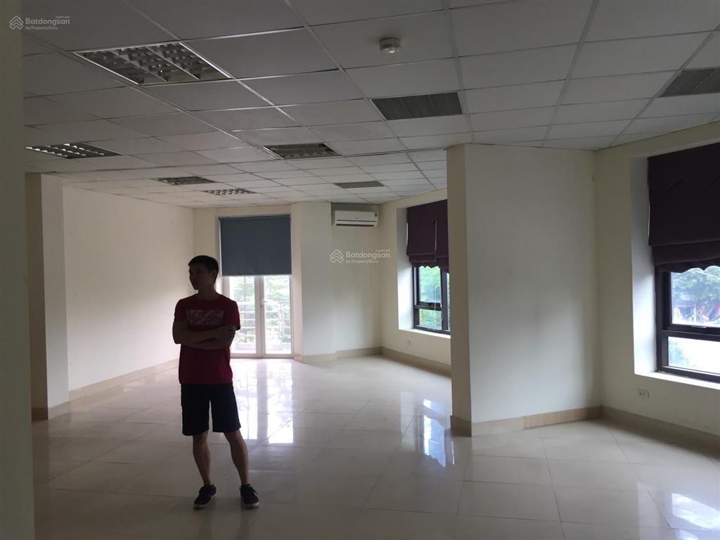 Cho thuê văn phòng phố lạc long quân, tây hồ, hà nội, dt 25m2, giá 5,5tr/tháng
