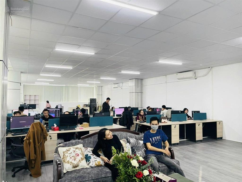 Cho thuê văn phòng phố duy tân, cầu giấy, dt 160m2, thông sàn, giá 27,5tr/tháng
