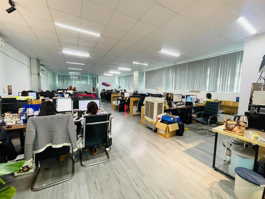 Cho thuê văn phòng phố duy tân, cầu giấy, dt 160m2, thông sàn, giá 27,5tr/tháng