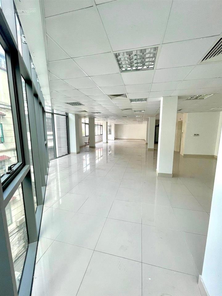 Cho thuê văn phòng phố hoàng cầu, quận đống đa, hà nội, dtsd 130m2, thông sàn, giá 32tr/tháng