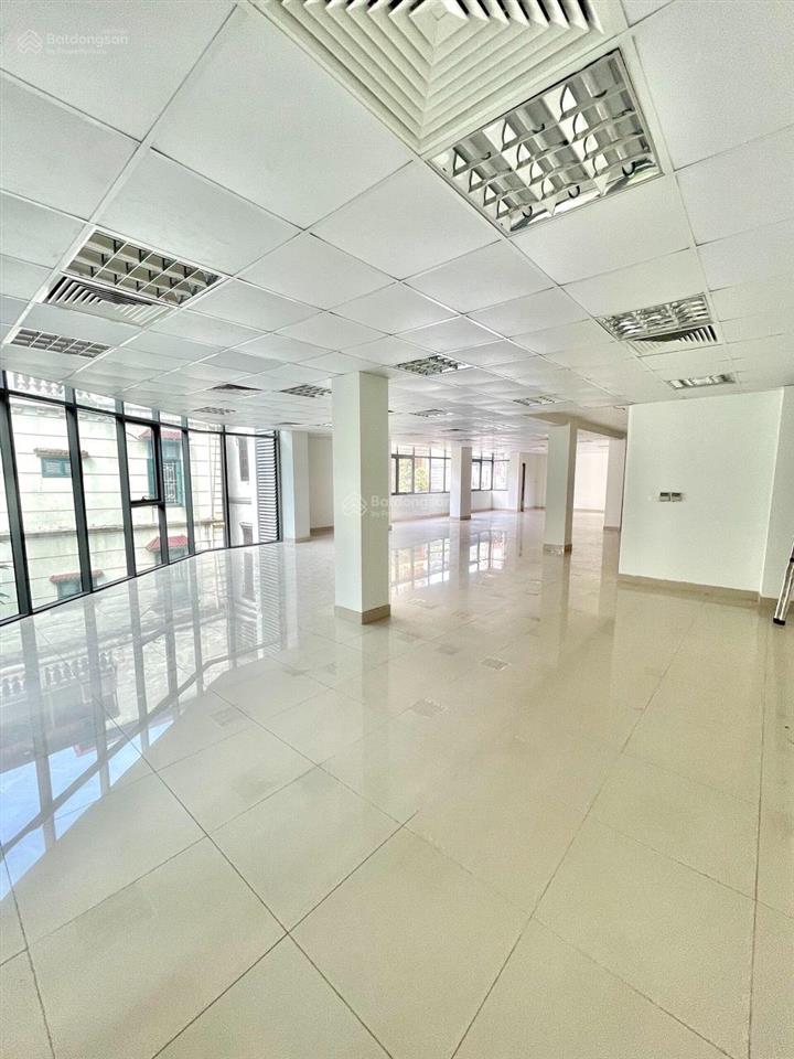 Cho thuê văn phòng phố hoàng cầu, quận đống đa, hà nội, dtsd 130m2, thông sàn, giá 32tr/tháng
