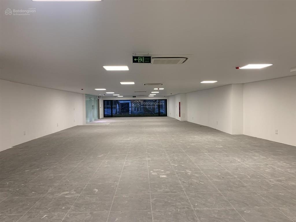 Cho thuê văn phòng phố hoàng hoa thám, tây hồ, hà nội, dtsd 300m2, thông sàn, giá 50tr/tháng