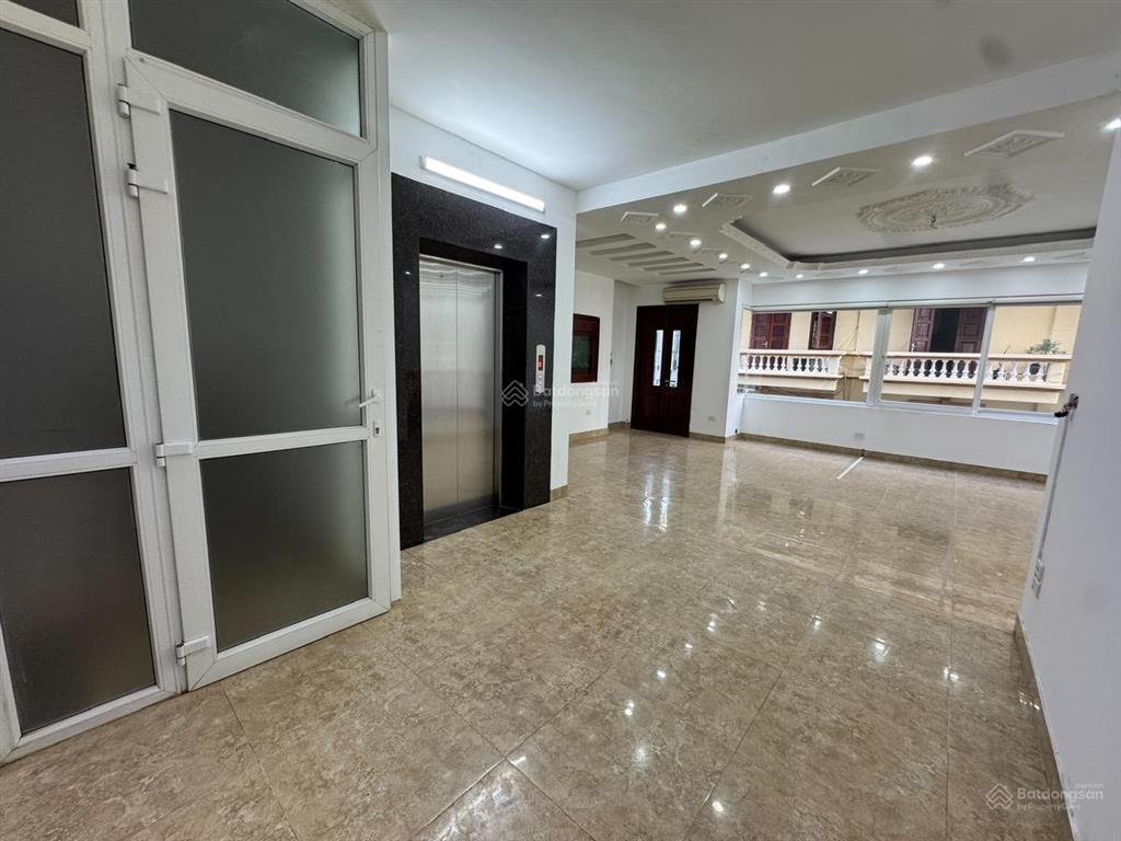 Cho thuê văn phòng phố đê la thành, đống đa, hà nội, dtxd 80m2, thông sàn, giá 10tr/tháng