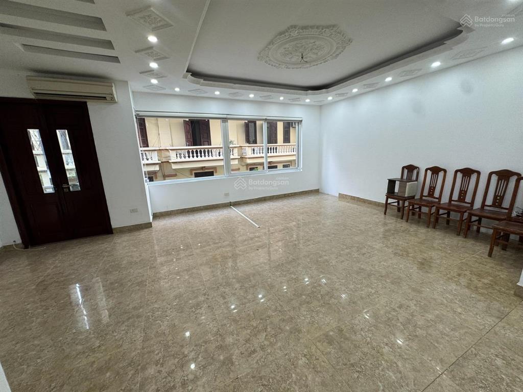 Cho thuê văn phòng phố đê la thành, đống đa, hà nội, dtxd 80m2, thông sàn, giá 10tr/tháng