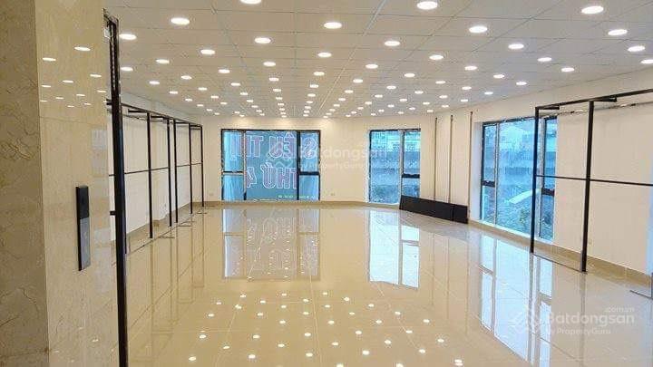 Cho thuê vp phố phạm văn đồng, cầu giấy, hà nội, dt 300m2, thông sàn, giá 45tr/tháng, mới đẹp