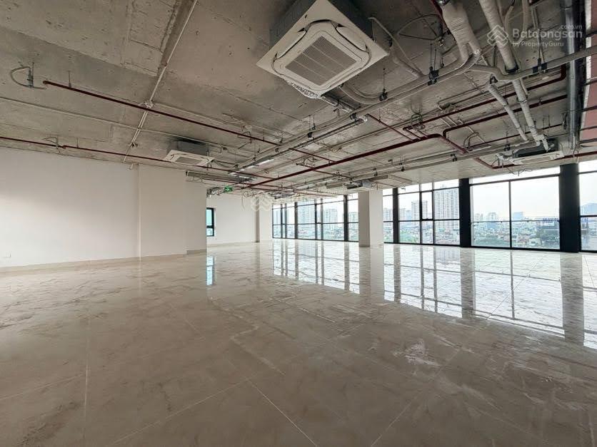 Cho thuê văn phòng phố đường láng, dtsd 250m2, thông sàn, giá 75tr/tháng, mới keng