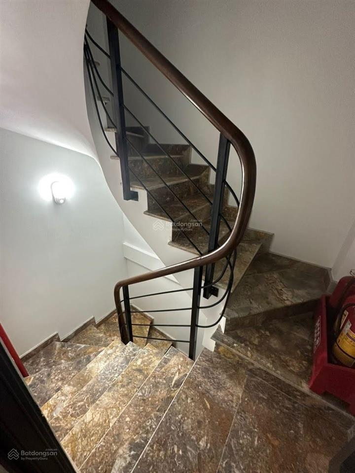 Cho thuê văn phòng phố trần quang diệu, đống đa, hà nội, dtsd 36m2, thông sàn, giá 9tr/tháng