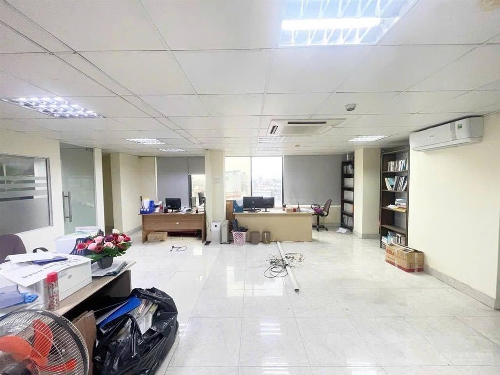 Cho thuê văn phòng phố nguyễn cơ thạch, cầu giấy, hà nội, dtsd 100m2, thông sàn, giá 17tr/tháng