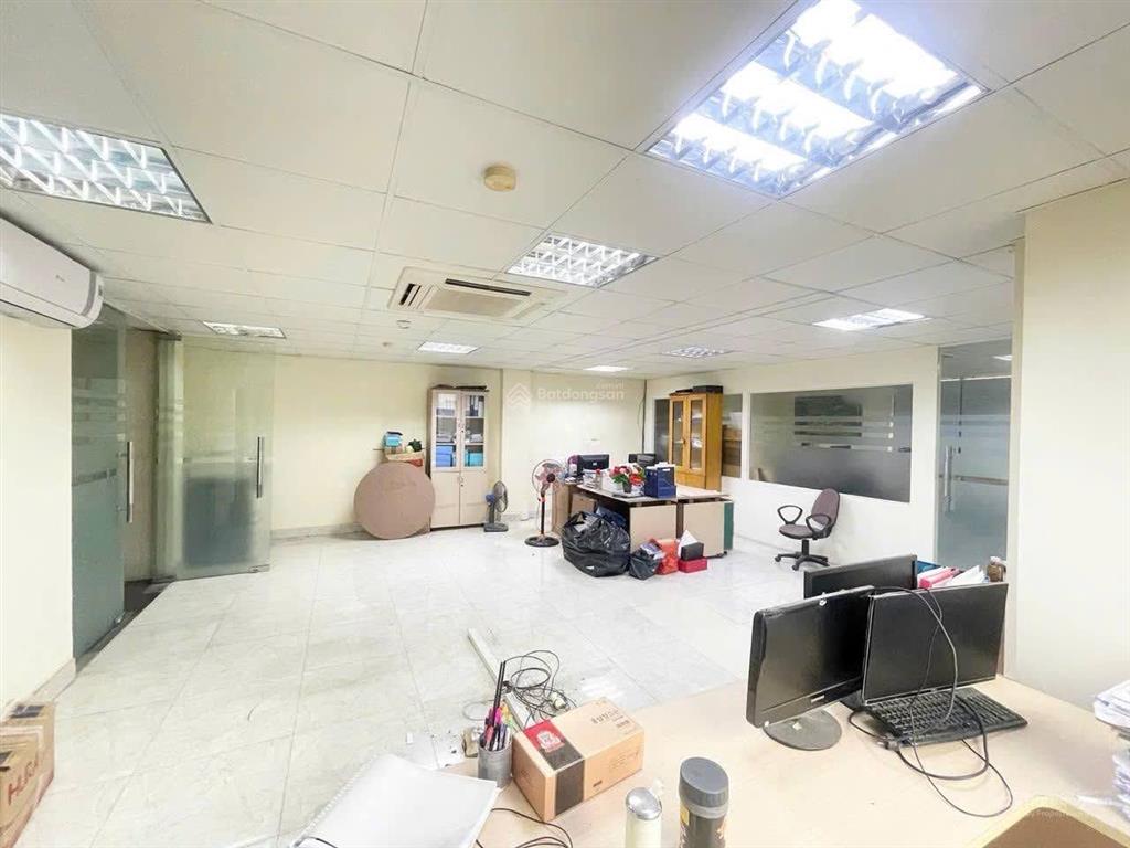 Cho thuê văn phòng phố nguyễn cơ thạch, cầu giấy, hà nội, dtsd 100m2, thông sàn, giá 17tr/tháng