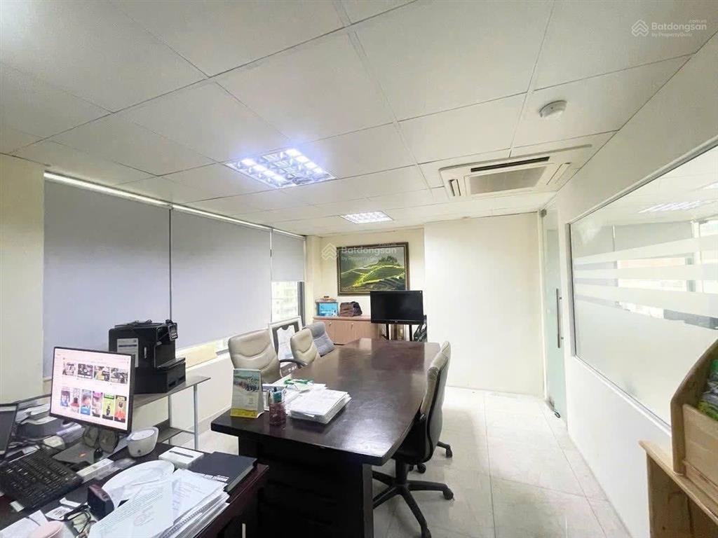 Cho thuê văn phòng phố nguyễn cơ thạch, cầu giấy, hà nội, dtsd 100m2, thông sàn, giá 17tr/tháng