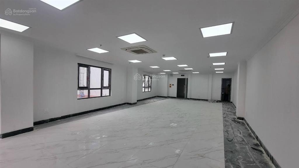 Cho thuê vp phố hoàng quốc việt, cầu giấy, hà nội, dtsd 110m2, thông sàn, giá 22tr/tháng