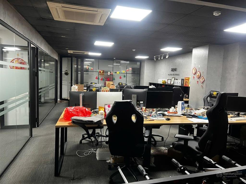 Cho thuê văn phòng phố hoàng quốc việt, cầu giấy, hà nội, dtsd 130m2,thông sàn,giá 24tr/tháng
