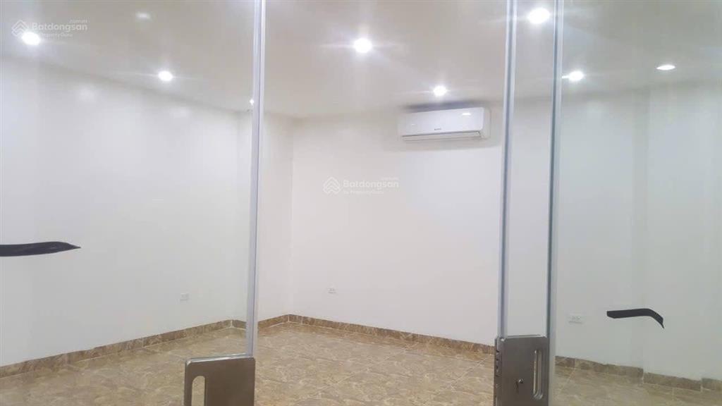 Cho thuê mbkd tầng 1 (lửng) tại phố hồ ba mẫu, đống đa, hà nội, dtsd 75m2, thông sàn giá 16tr/tháng