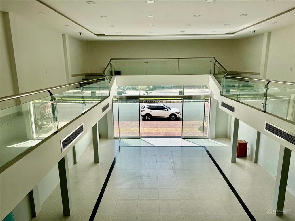 Bán showroom 200m2 mặt tiền hùng vương, phường phú thuỷ, ngay trung tâm ăn uống nhà hàng hải sản