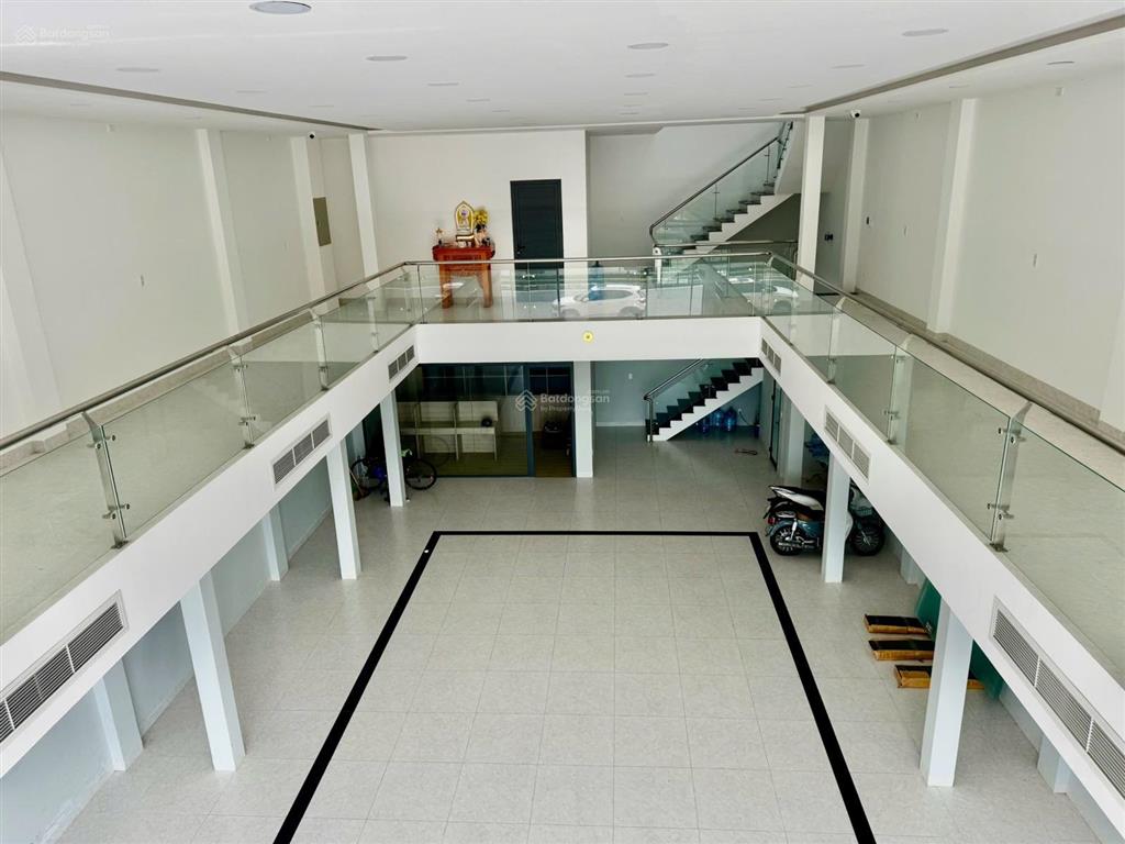 Bán showroom 200m2 mặt tiền hùng vương, phường phú thuỷ, ngay trung tâm ăn uống nhà hàng hải sản