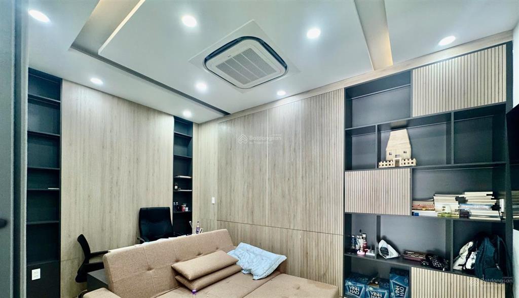 Bán showroom 200m2 mặt tiền hùng vương, phường phú thuỷ, ngay trung tâm ăn uống nhà hàng hải sản
