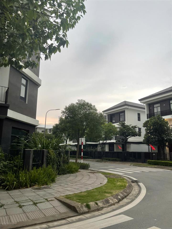 Chính chủ cần bán căn liền kề góc 3 mặt thoáng  hado charm village
