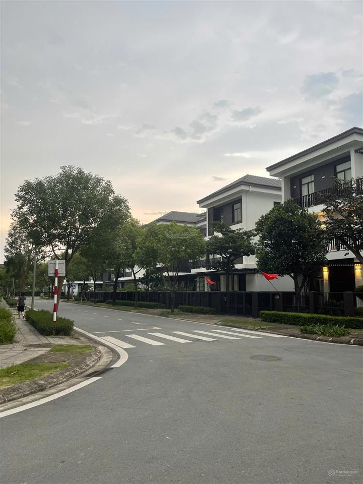 Chính chủ cần bán căn liền kề góc 3 mặt thoáng  hado charm village