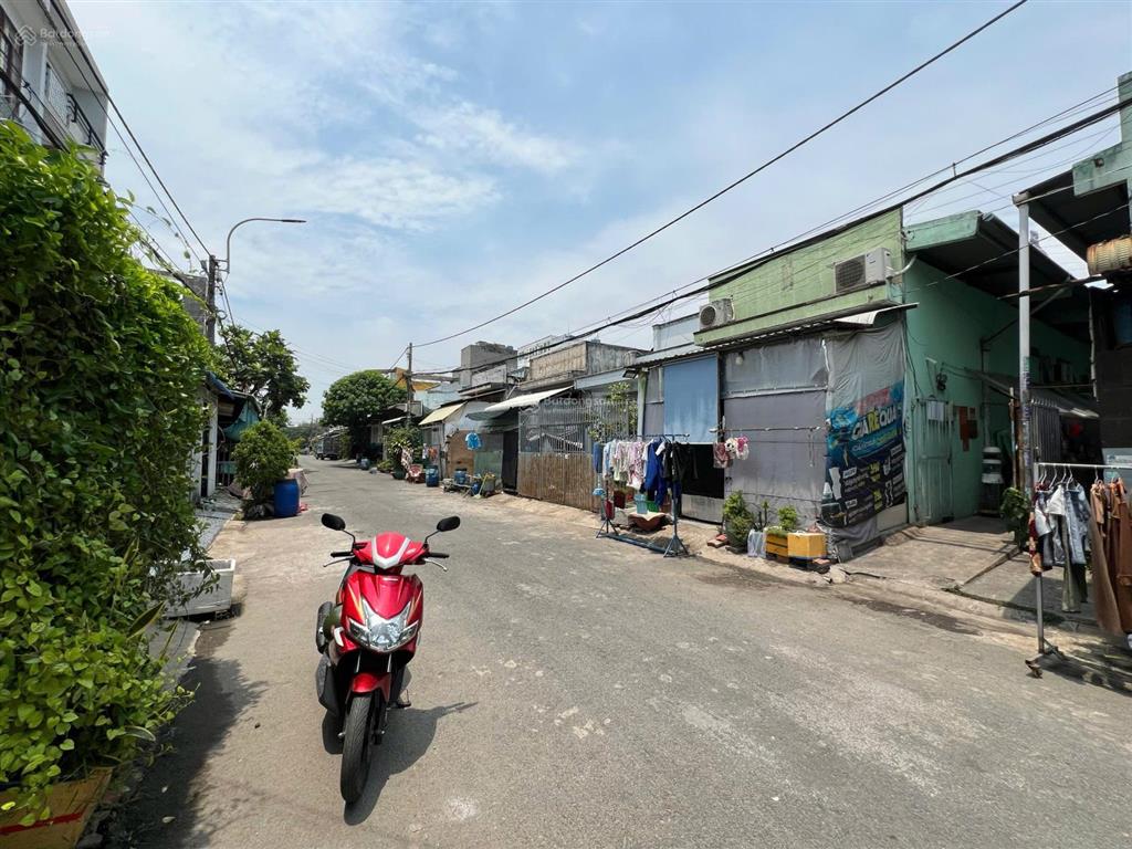 Bán nhà trọ cấp 4 đ. số 6  p. tân tạo a gần nguyễn cửu phú