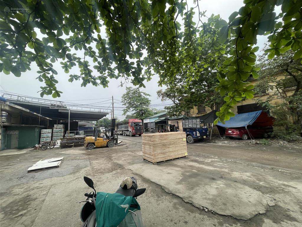 Chính chủ sẵn 526m kho tại gần cầu thăng long bắc từ liêm cont vào tận cửa. bao quanh tường chắc