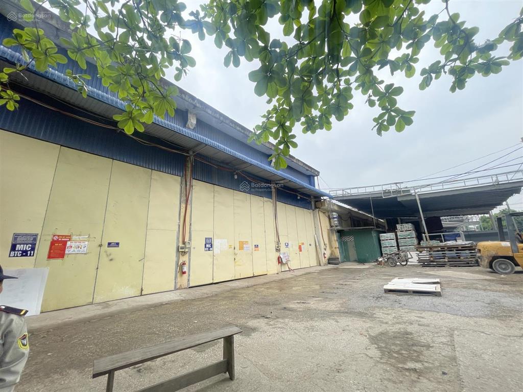 Chính chủ sẵn 526m kho tại gần cầu thăng long bắc từ liêm cont vào tận cửa. bao quanh tường chắc