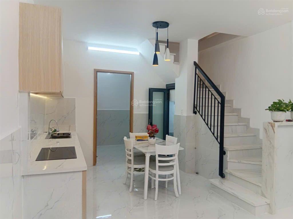 Bán nhà siêu diện tích (4m x 13m), nguyễn trọng tuyển, giá tốt, 7,5 tỷ tl, gồm 3pn, 2wc