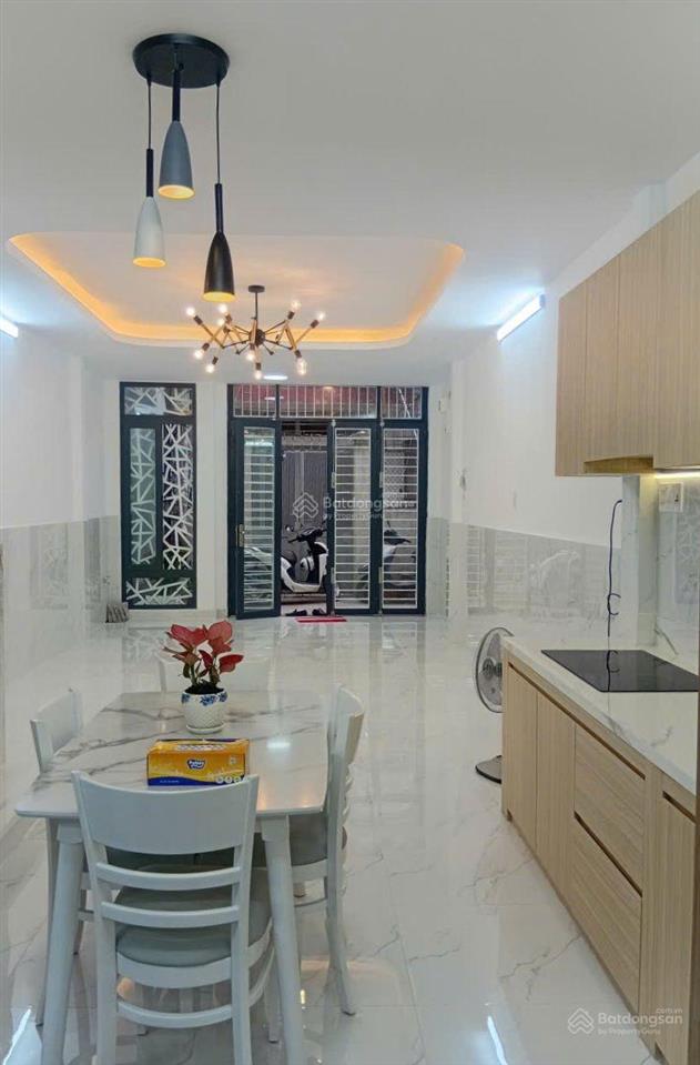 Bán nhà siêu diện tích (4m x 13m), nguyễn trọng tuyển, giá tốt, 7,5 tỷ tl, gồm 3pn, 2wc