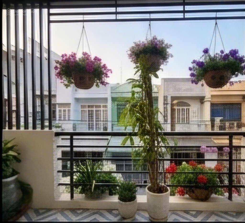 Bán gấp nhà lê văn sỹ, dt 3,5m x 12m (dtcn 42m2), 2pn, 3wc, shr, giá 6,89 tỷ