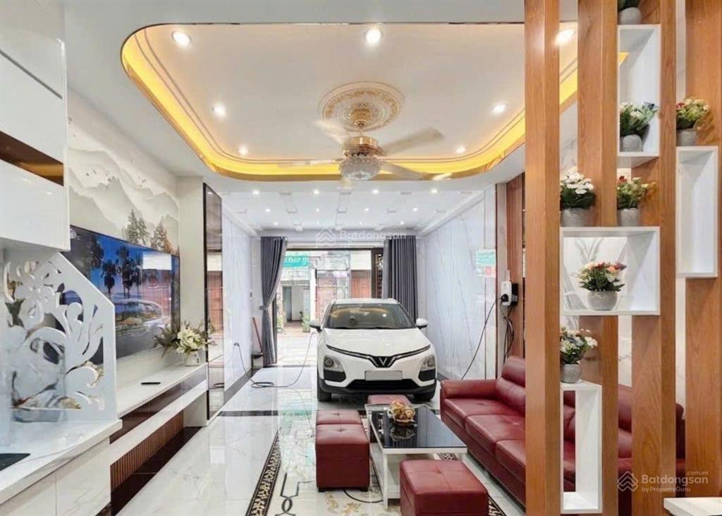 Nhà hẻm ô tô 4 chỗ, quận 3, xây mới 5 tầng, 4pn, full nội thất cao cấp, chỉ với 10 tỷ