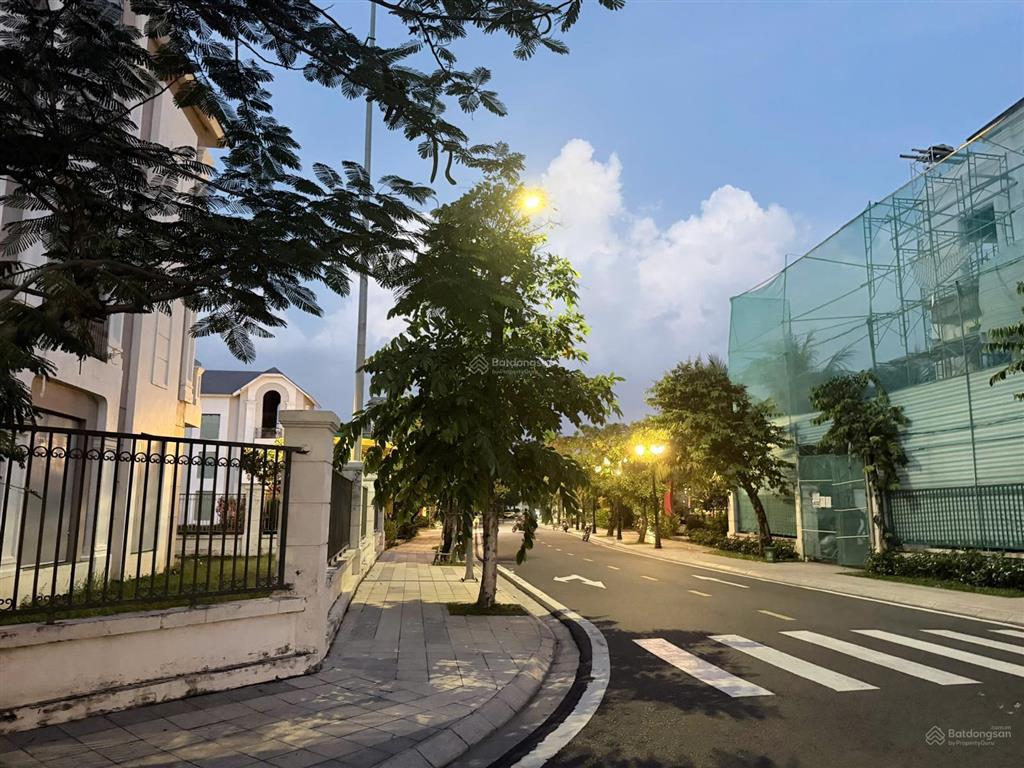 Bán biệt thự song lập căn góc 318m² vinhomes grand park, vị trí đẹp, mặt sau giáp hồ, giá 41 tỷ