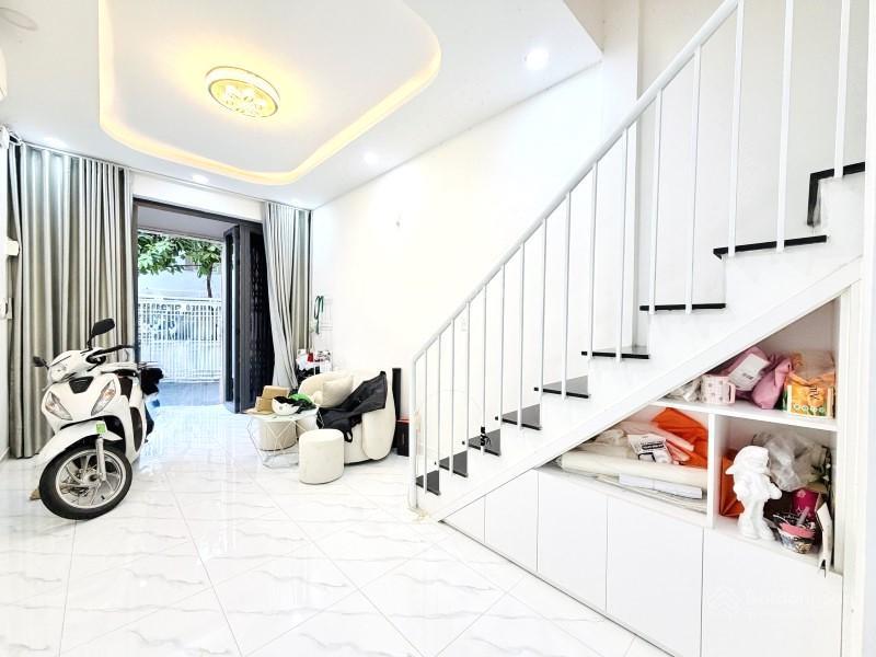 Vip! hẻm xe hơi 6m thông, nhà đẹp, 33 m2, huỳnh văn bánh, nhỉnh 6 tỷ.