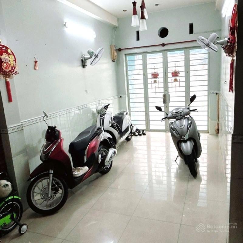Nhà 55m2, nhỉnh 8 tỷ, xe hơi đỗ cửa, phan đình phùng, tiện mua ở hoặc làm mbkd.