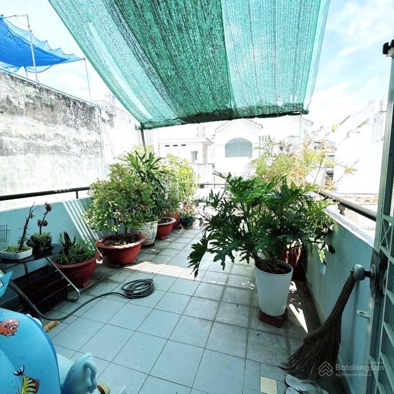 Nhà 55m2, nhỉnh 8 tỷ, xe hơi đỗ cửa, phan đình phùng, tiện mua ở hoặc làm mbkd.