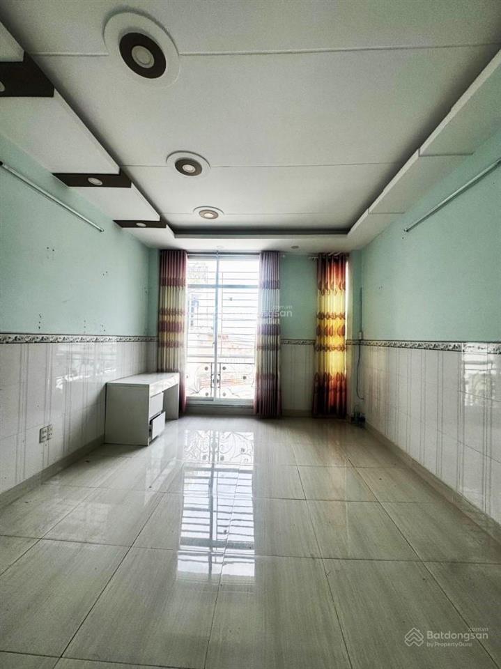 Nhỉnh 6t sở hữu ngay 30m2  nhà huỳnh văn bánh cần bán  5 tầng  tiện mua ở.