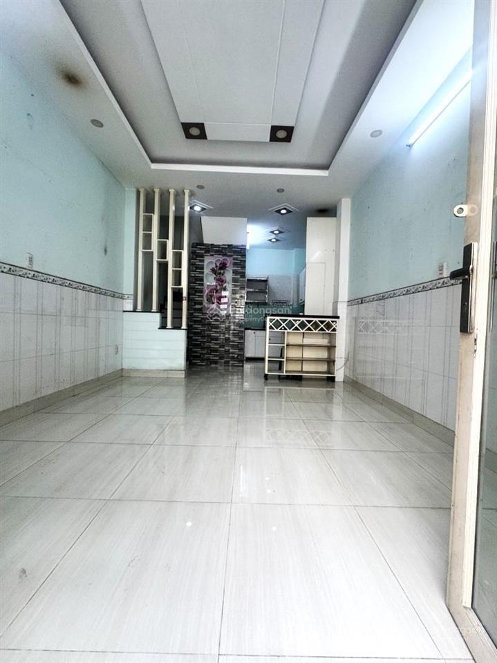 Nhỉnh 6t sở hữu ngay 30m2  nhà huỳnh văn bánh cần bán  5 tầng  tiện mua ở.