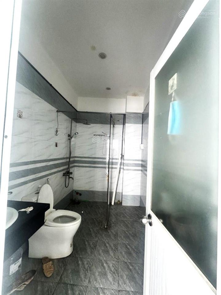 Nhỉnh 6t sở hữu ngay 30m2  nhà huỳnh văn bánh cần bán  5 tầng  tiện mua ở.