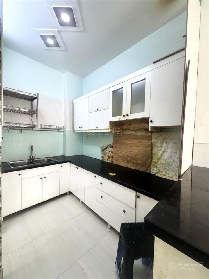 Nhỉnh 6t sở hữu ngay 30m2  nhà huỳnh văn bánh cần bán  5 tầng  tiện mua ở.