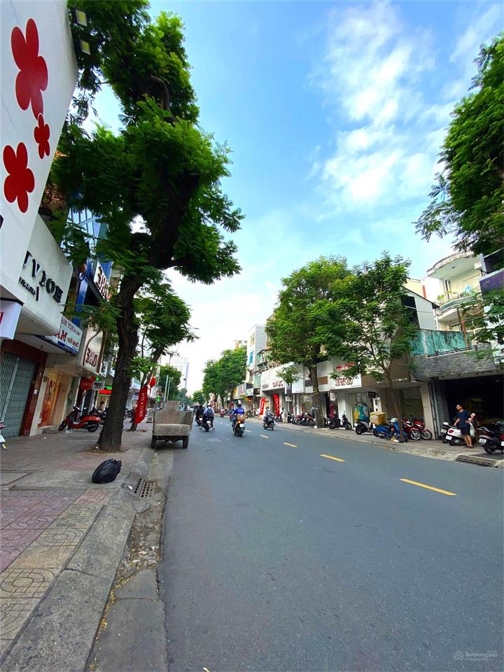 7.3 tỷ  hẻm ô tô 4.5 m nhà 2mt  lê văn sỹ  dt 35 m2  nhà còn mới  tiện mua ở hoặc làm tài sản