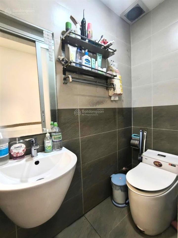 7.3 tỷ  hẻm ô tô 4.5 m nhà 2mt  lê văn sỹ  dt 35 m2  nhà còn mới  tiện mua ở hoặc làm tài sản