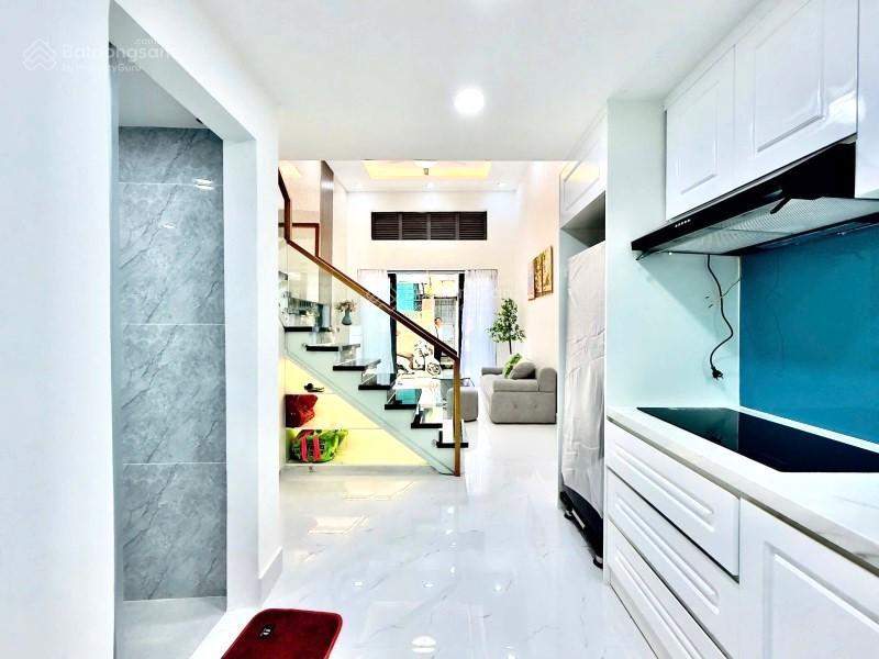 Bán căn ra mt nguyễn trọng tuyển, mới, đẹp, 3 tầng, full nội thất, tt phú nhuận, chỉ 6.x tỷ (tl)
